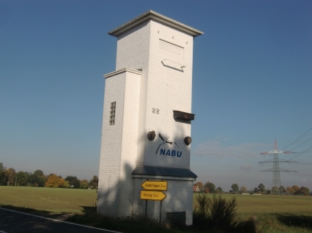 Meerbusch-Ossum-Bösinghoven : An der Autobahn, ehem. RWE-Trafoturm